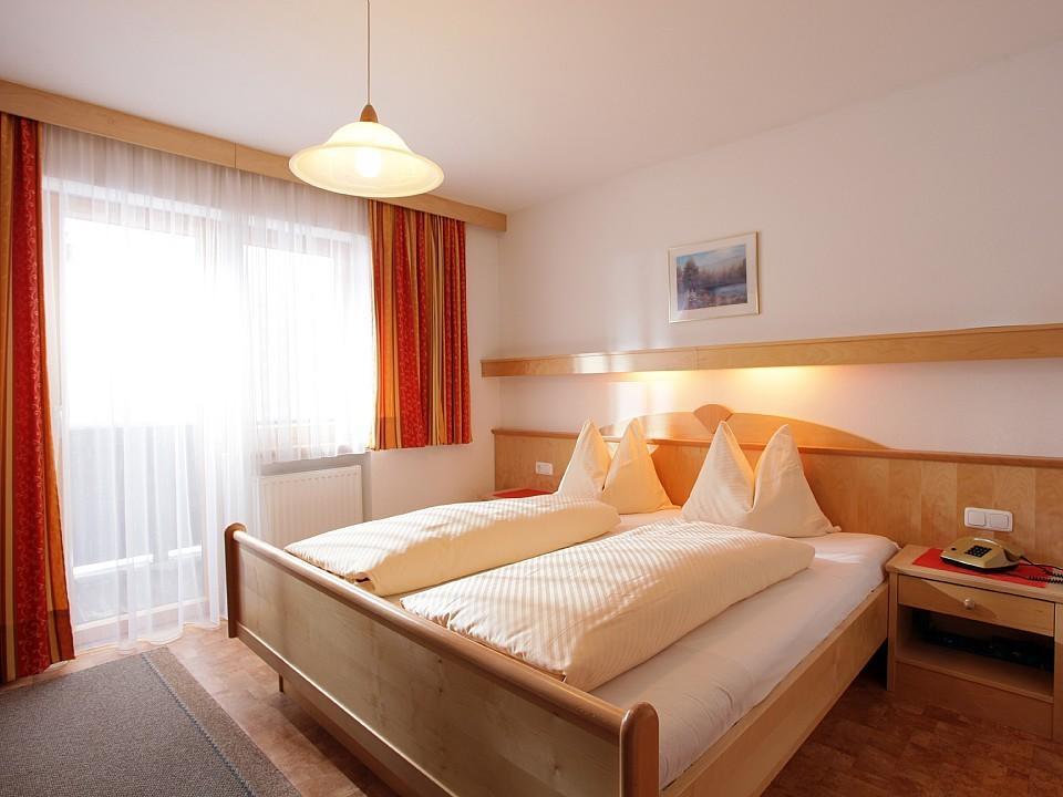 Gaestehaus Hofer Brixen im Thale Szoba fotó